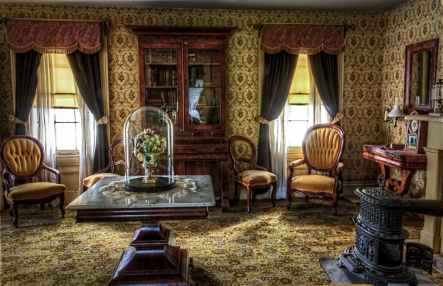 living-room-victorian-historic-vintage-40504.jpeg